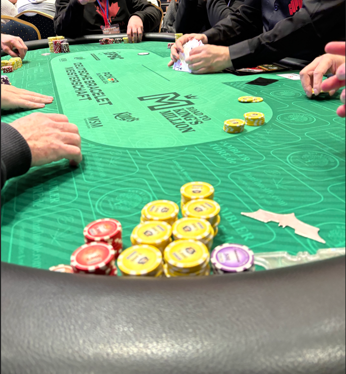 Pokertisch bei der Deutschen Bracelet-Meisterschaft